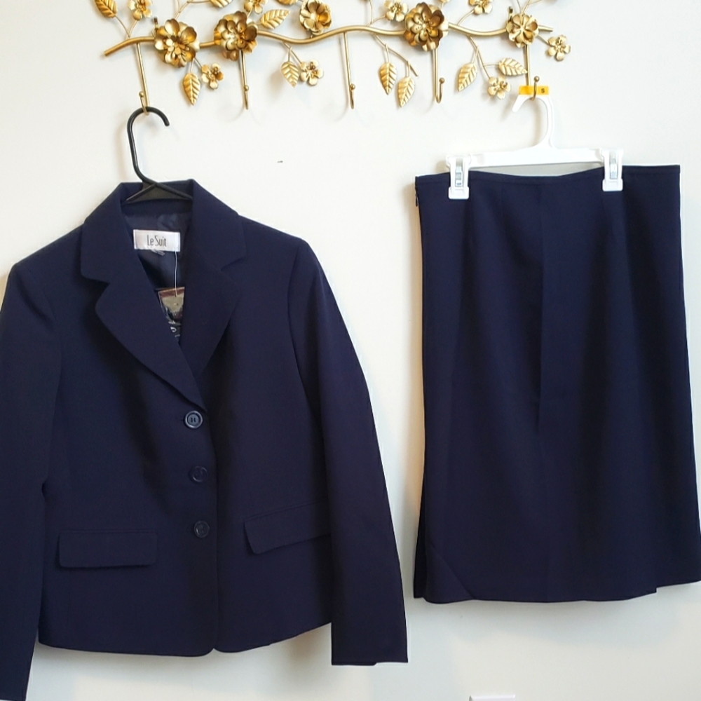 Le Suit Woman's Navy Blue Skirt Suit